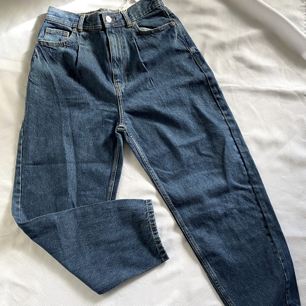 NEW WITH TAGS BALLON FIT JEANS BY BERSHKA